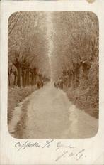 Capelle aan den IJssel - Laan met knotwilgen - Groep mannen, Ophalen of Verzenden, Voor 1920, Gelopen, Zuid-Holland