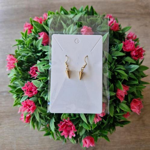 Goudkleurige rvs oorbellen. 'Spikes', Sieraden, Tassen en Uiterlijk, Oorbellen, Zo goed als nieuw, Overige materialen, Goud, Ophalen of Verzenden