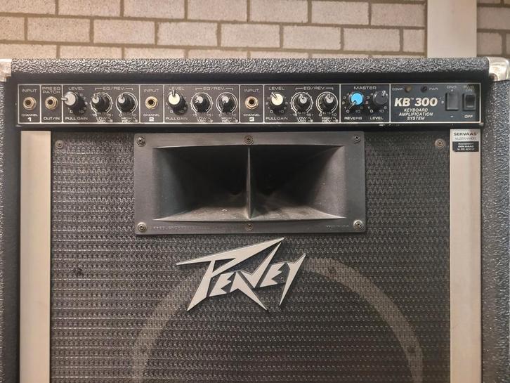 Keyboardversterker Peavey KB 300  inclusief Flightcase, Muziek en Instrumenten, Versterkers | Keyboard, Monitor en PA, Ophalen