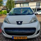 Peugeot 107 1.0 12V 5DR 2011 Wit 3900€, Auto's, Voorwielaandrijving, Euro 5, Zwart, 4 stoelen