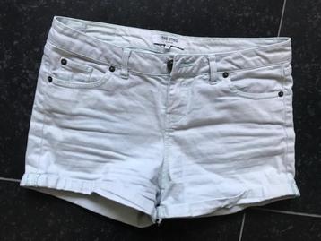 Sting korte broek lichtgroen maat S   beschikbaar voor biedingen
