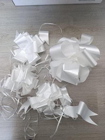 Nieuwe trouwaccessoires beschikbaar voor biedingen