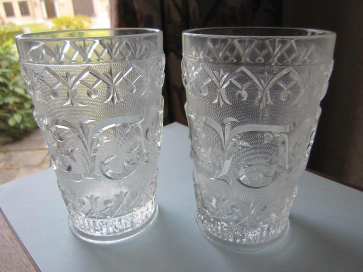 Twee antieke Baccarat kristal moulé gobelets 1830, Antiek en Kunst, Antiek | Glas en Kristal, Verzenden