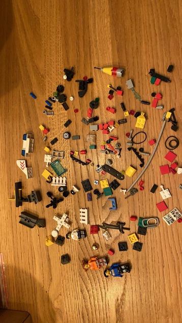 @ diverse LEGO onderdelen en 3 poppetjes + etui @ beschikbaar voor biedingen