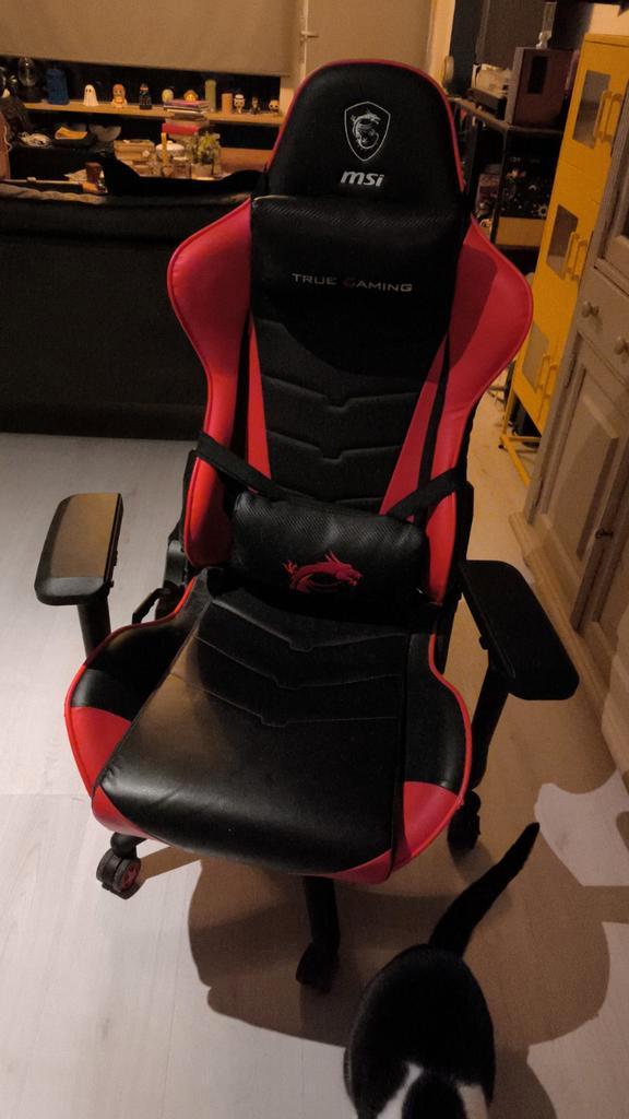 MSI Gaming stoel - Nieuwstaat!, Huis en Inrichting, Bureaustoelen, Zo goed als nieuw, Bureaustoel, Zwart, Ergonomisch, Gaming bureaustoel