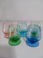 Set van 5 gekleurde gegraveerde glaasjes., Ophalen of Verzenden