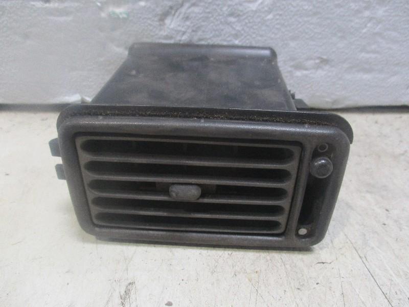 Dashboard Luchtrooster Rechts Ford Fiesta 1983-1989, Gebruikt, Henry-Ford-Straße  1, Köln 50735, , Duitsland, Ford-Werke GmbH