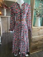 Mango jurk maat XS met bloemen, Kleding | Dames, Jurken, Maat 34 (XS) of kleiner, Mango, Zo goed als nieuw, Ophalen