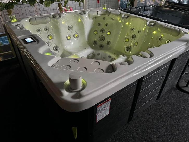 Jacuzzi Grote voorraad gebruikte&nieuwe met garantie, Tuin en Terras, Bubbelbaden en Hottubs, Nieuw, Ophalen of Verzenden