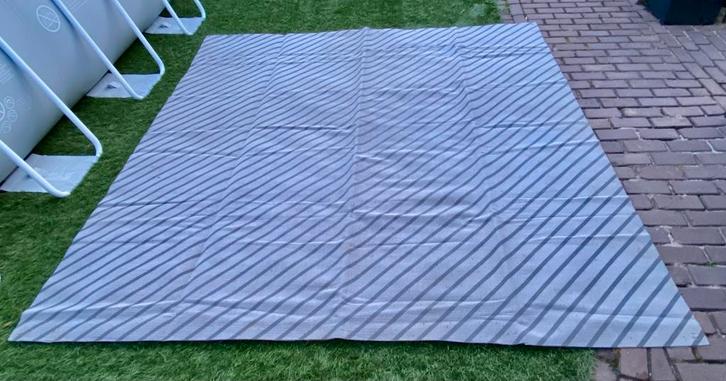 Tenttapijt, 2x 2,50 x 2,50 foam tenttapijt grijs gestreept., Caravans en Kamperen, Tentaccessoires, Gebruikt, Verzenden