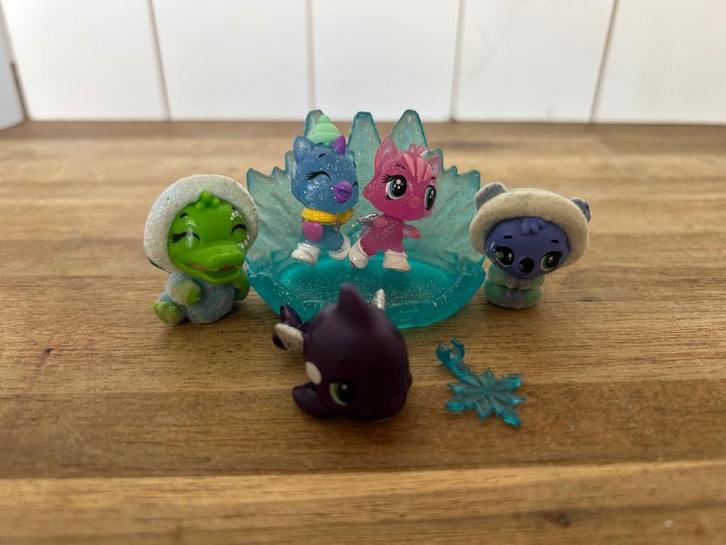 Hatchimals colleggtibles winter cozy alligoo met 5 diertjes, Verzamelen, Poppetjes en Figuurtjes, Zo goed als nieuw, Ophalen of Verzenden