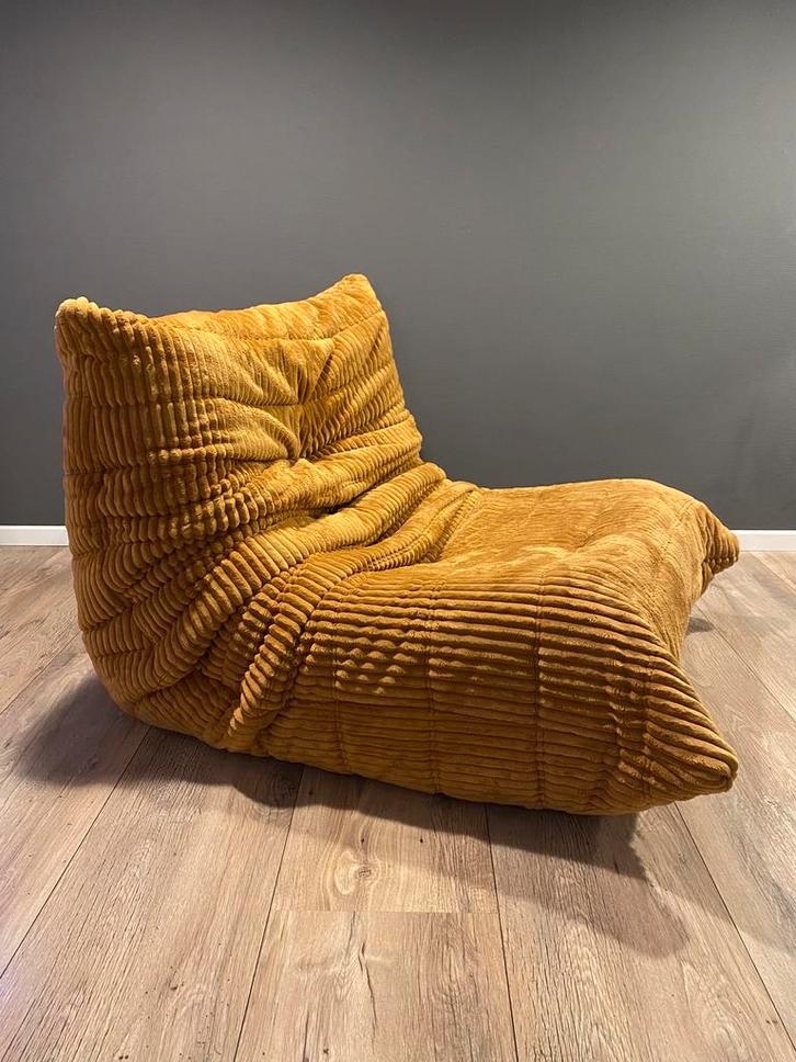Ligne Roset Togo, Huis en Inrichting, Fauteuils, Zo goed als nieuw, Stof, Minder dan 50 cm, Ophalen of Verzenden