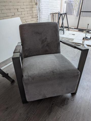 Lichtgrijze fauteuils  beschikbaar voor biedingen