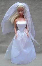 Vintage Barbie met witte bruidsjapon en sluier (ca. 1991), Ophalen of Verzenden, Zo goed als nieuw, Pop