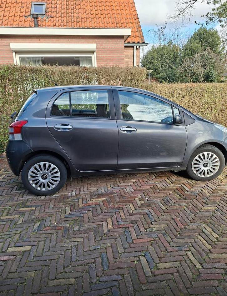 Toyota Yaris 1.3 16V Vvt-i 5DR 2010 Grijs, Auto's, Toyota, Bedrijf, Yaris, ABS, Airbags, Airconditioning, Boordcomputer, Centrale vergrendeling