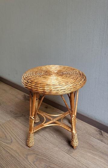 Rotan / rieten plantentafeltje / bijzettafeltje  beschikbaar voor biedingen