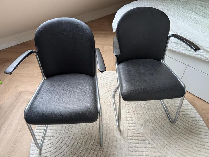 Twee Gispen 413 originele jaren 60 fauteuils, Huis en Inrichting, Fauteuils, Gebruikt, Leer, Metaal, 50 tot 75 cm, 75 tot 100 cm