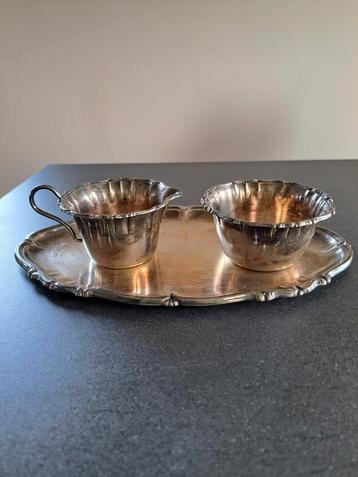 verzilverd  suiker- en roomstel op dienblad gemerkt ALE N.S. beschikbaar voor biedingen