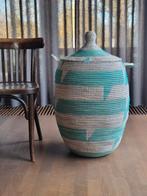 Afrikaanse grote mand turquoise wit zeegras handgemaakt, Huis en Inrichting, Woonaccessoires | Schalen en Manden, Ophalen of Verzenden