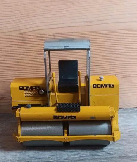 BOMAG, asfaltwals, dubbele wals, BW 200, zwaar schaalmodel, Hobby en Vrije tijd, Modelauto's | 1:43, Gebruikt, Auto, Overige merken
