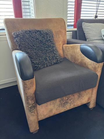 GRATIS 2 comfortabele fauteuils met hocker beschikbaar voor biedingen
