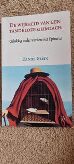 Daniel Klein - De wijsheid van een tandeloze glimlach, Boeken, Ophalen of Verzenden, Zo goed als nieuw, Daniel Klein