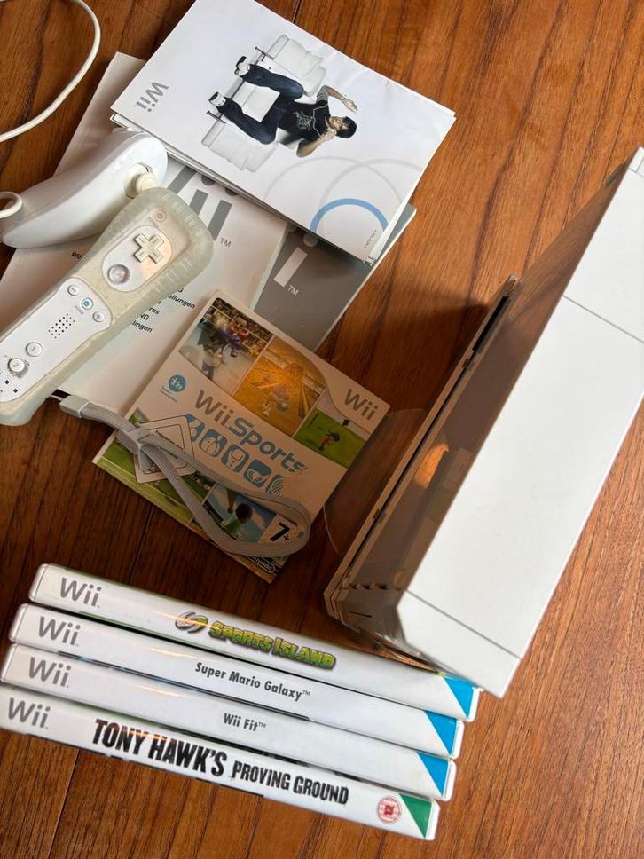 Wii Console + 5 Games + Balance Board, Spelcomputers en Games, Spelcomputers | Nintendo Wii, Gebruikt, Met 1 controller, Met games