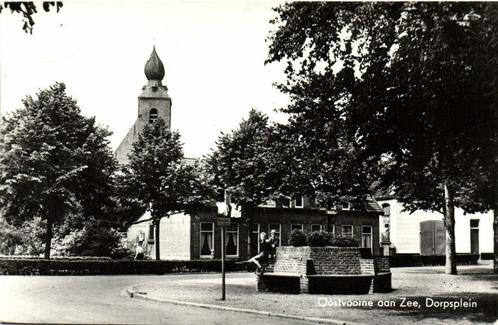 Oostvoorne aan Zee, Dorpsplein - jongens - 1969 gelopen, Verzamelen, Ansichtkaarten | Nederland, Gelopen, Zuid-Holland, 1960 tot 1980