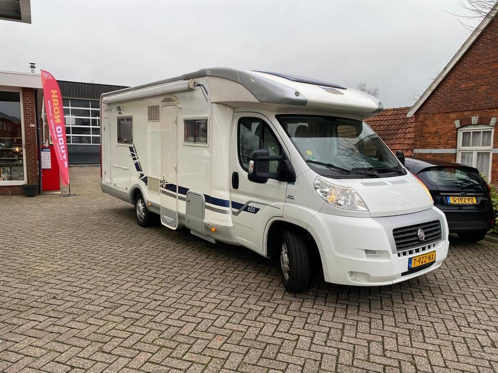 Bijzonder 58511 km mc louis 650 tandy bj 2011 nw staat2, Caravans en Kamperen, Campers, Particulier, tot en met 4, Half-integraal