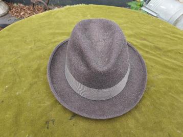 Vintage bruine gleufhoed, bruine gleufhoed, beschikbaar voor biedingen