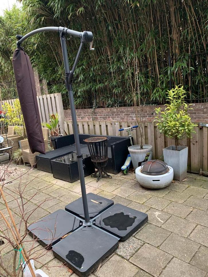 Zonne-energie Parasol - Perfect voor Zomeravonden!, Tuin en Terras, Parasols, Gebruikt, Zweefparasol, 2 tot 3 meter, Kantelbaar