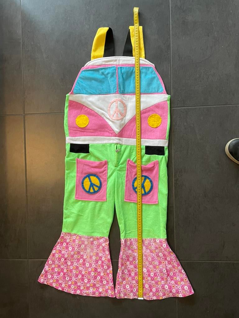 Carnaval tuinbroek auto / hippie, Kinderen en Baby's, Carnavalskleding en Verkleedspullen, Ophalen of Verzenden, Gebruikt, 122 t/m 128