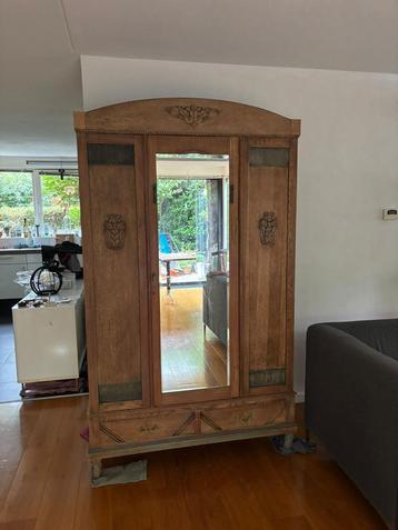 Vintage Antieke houten kast met nieuwe spiegel facet beschikbaar voor biedingen