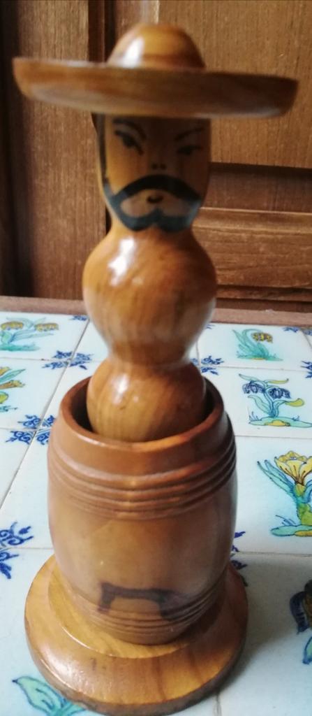 Mexican man with a big surprise. Hout 15 cm, Verzamelen, Overige Verzamelen, Zo goed als nieuw, Ophalen