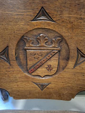 Houtsnijwerk - 4 authentieke stoelen beschikbaar voor biedingen