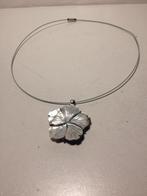 spang met hanger van parelmoer, Met hanger, Verzenden, Nieuw, Steen of Mineraal