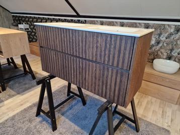 Gestreept Massief Eiken Houten badmeubel met wastafel 120cm beschikbaar voor biedingen