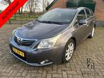 Toyota Avensis Wagon 2.2 D-4D Dynamic AUTOMAAT/AIRCO/NAVIGAT, Auto's, Toyota, Automaat, 4 cilinders, Origineel Nederlands, 1600 kg