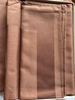 Chocoladebruin damasten tafelkleed merk Loewe 140x 125, Huis en Inrichting, Tafelkleden, Ophalen of Verzenden, Gebruikt, Rechthoek