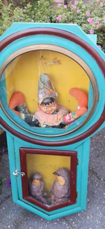 Prachtig kastje met rond en rechthoekig glas (brocante) beschikbaar voor biedingen