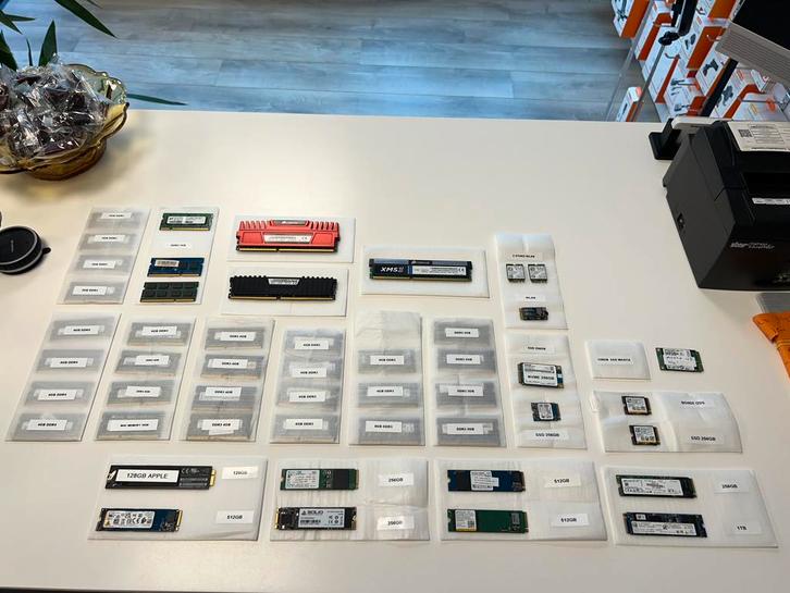 Partij DDR RAM Memory & SSD Hardeschijven Getest + Garantie!, Computers en Software, RAM geheugen, Gebruikt, Laptop, 8 GB, DDR4