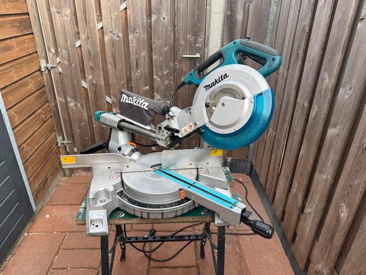 Makita LS1018L afkortzaag 260 mm 1430W – werkt perfect, Doe-het-zelf en Verbouw, Gereedschap | Zaagmachines, Zo goed als nieuw