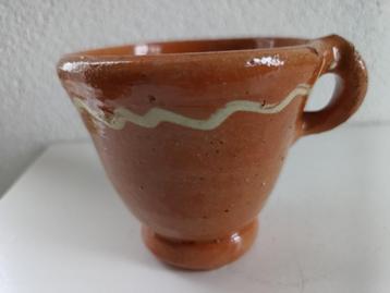 Slibaardewerk potje of beker oranje glazuur beschikbaar voor biedingen