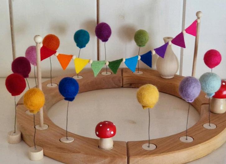 Jaarring ballon steker Vrije School wolvilt seizoenstafel, Hobby en Vrije tijd, Vilt, Nieuw, Figuurtje(s), Wolvilt, Verzenden