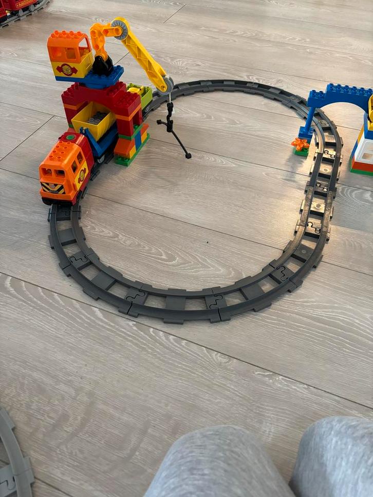 Duplo Goederentrein met Spoor, Kinderen en Baby's, Speelgoed | Duplo en Lego, Gebruikt, Duplo, Losse stenen, Ophalen of Verzenden