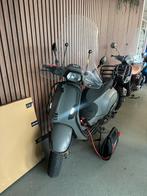 Piaggio vespa sprint 2017 geel kenteken opknapper eerste eig, Fietsen en Brommers, Scooters | Vespa, Ophalen, Gebruikt, Benzine