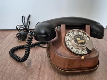 Vintage koperen RTT 56B telefoon met draaischijf en bakeliet beschikbaar voor biedingen