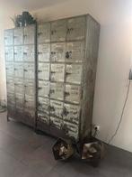 Vintage oude locker kasten op pootjes, Ophalen, Zo goed als nieuw
