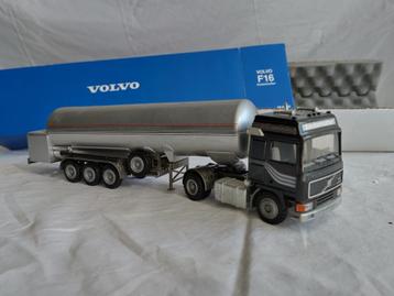 Volvo F16 Globetrotter 4x2 trekker &Tankoplegger 1:50 Conrad beschikbaar voor biedingen