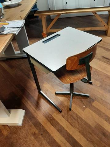 Nostalgisch schoolsetje beschikbaar voor biedingen